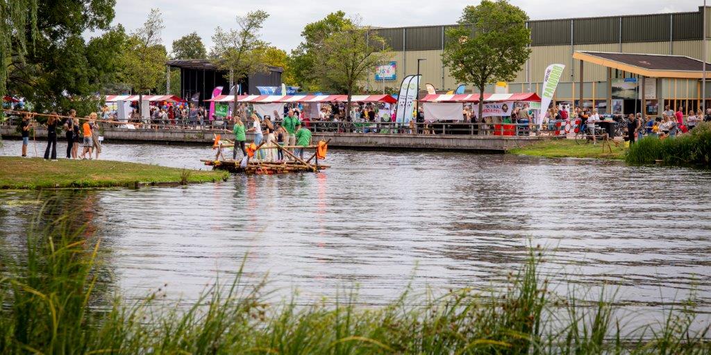 Op een vlot door het Burgemeester Baxpark - Zomerparkdag 2022