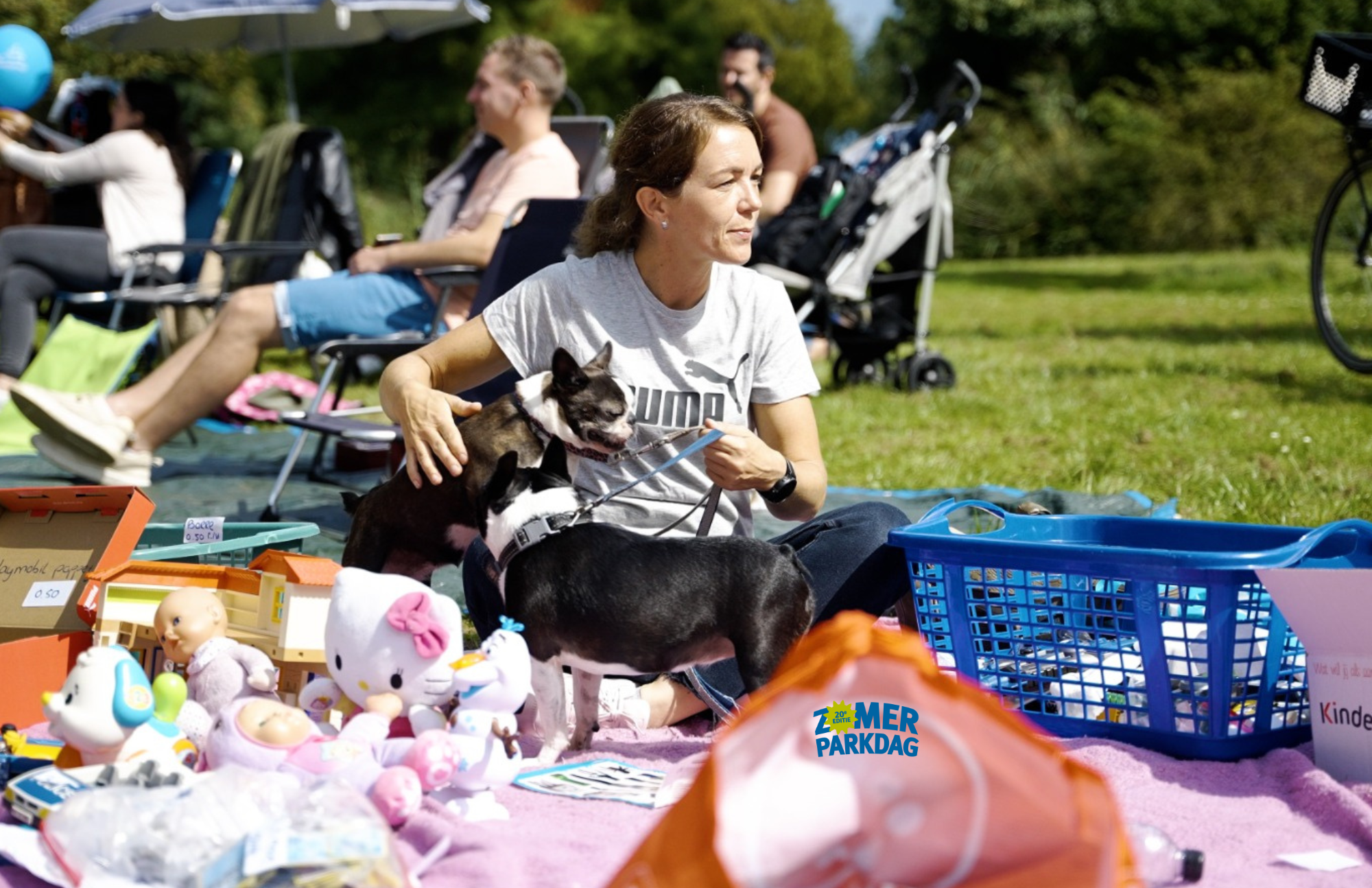 Kleedjesmarkt in Burgemeester Baxpark tijdens Zomerparkdag 2023