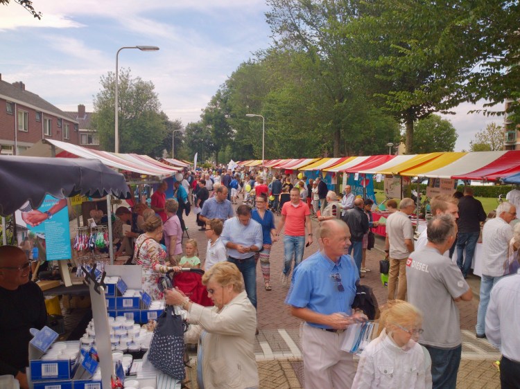 Braderie tijdens Zomerparkdag 2013 - foto: gemeente Hendrik-Ido-Ambacht