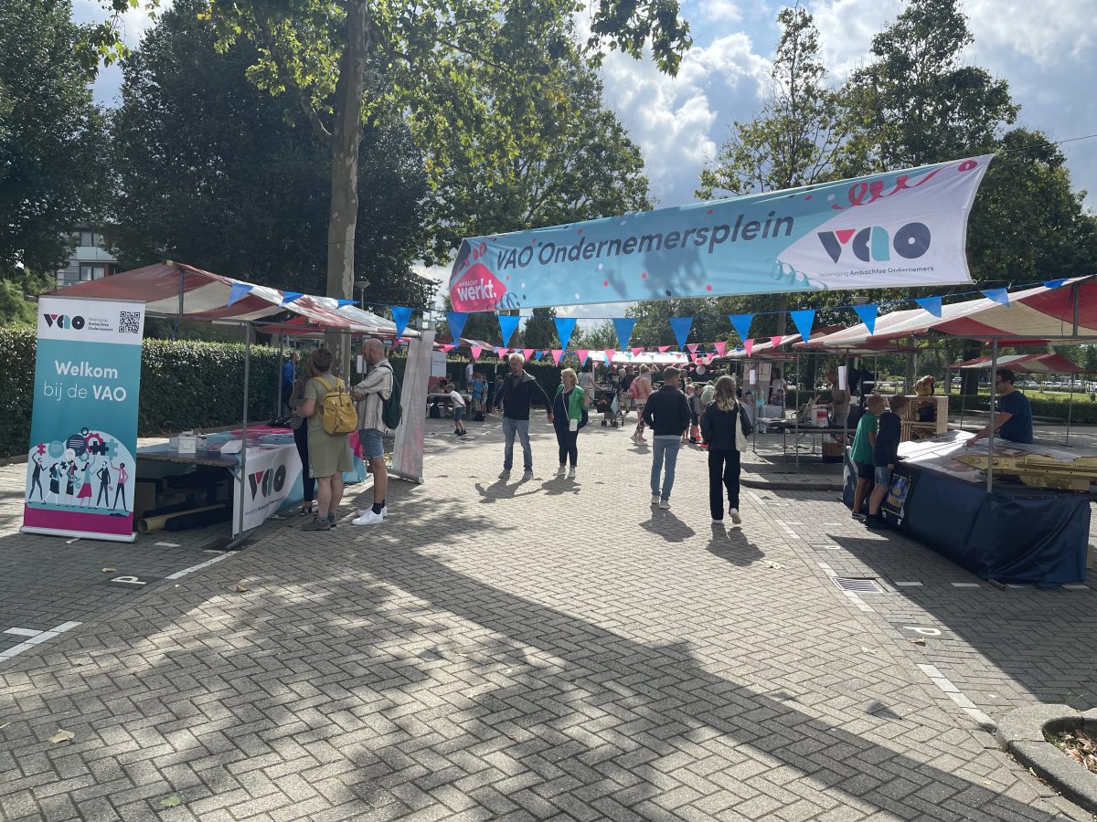 Ondernemersplein van Vereniging Ambachtse Ondernemers tijdens Zomerparkdag 2023
