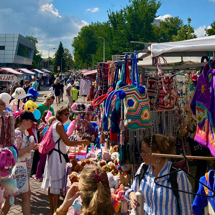 Ook op de braderie is er voor iedereen wel wat te zien en te vinden.